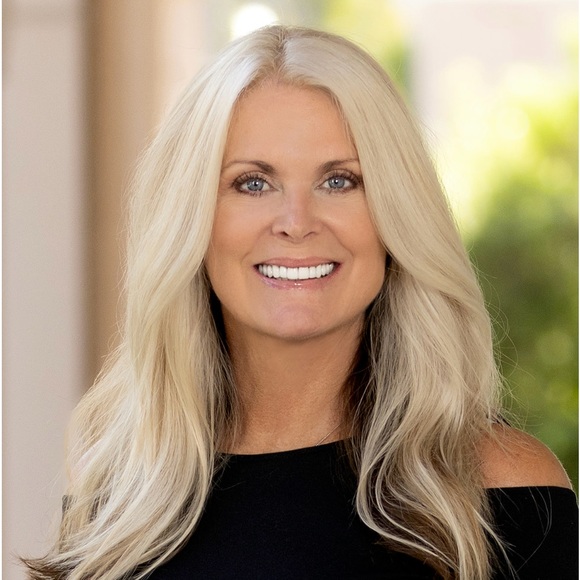 Meet your Posher, Kaycee - Picture 1 of 2